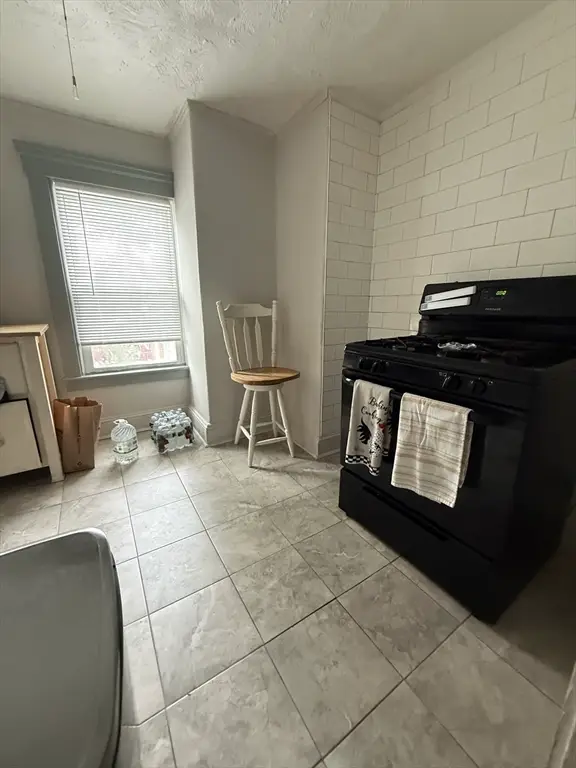 21 Reynolds St, New Bedford, MA 02740 - #2