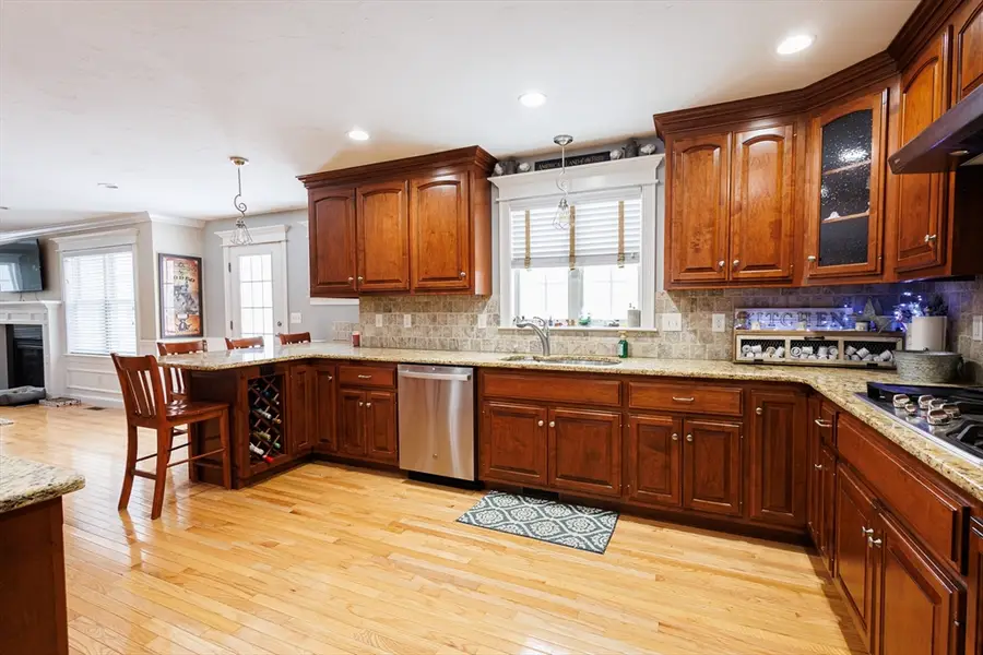 81 Rebecca Rd, Whitinsville, MA 01588 - Image #3