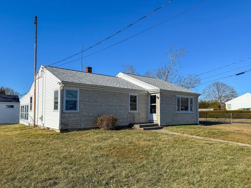 300 Davis Rd, Westport, MA 02790 - Image #1