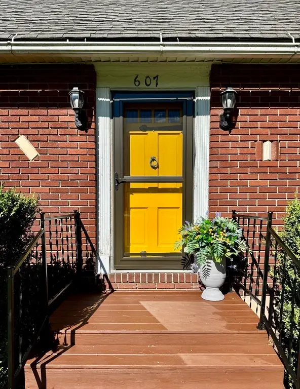 607 Crane Ave, Pittsfield, MA 01201 - #2