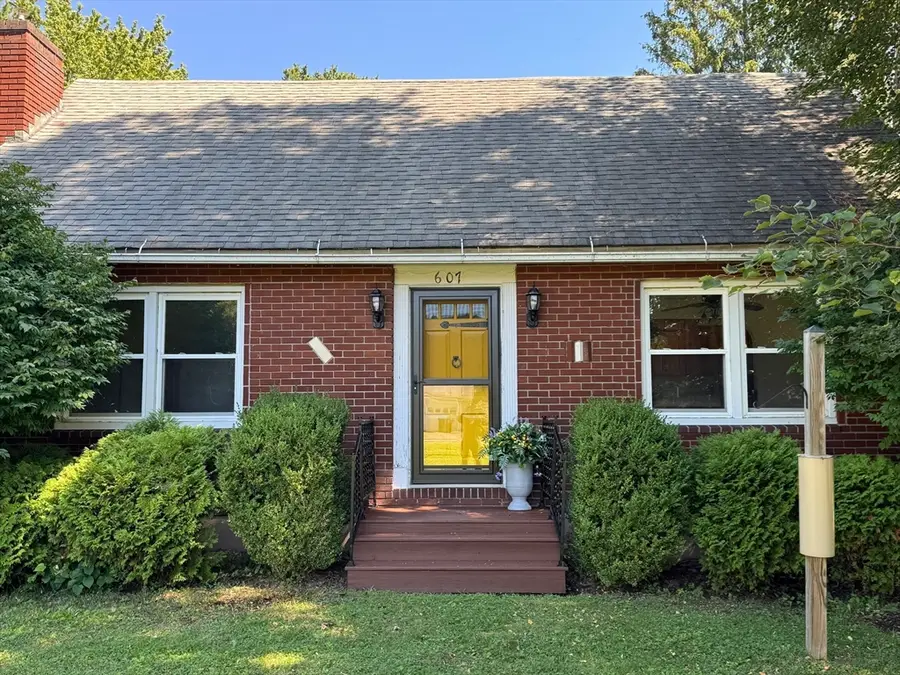 607 Crane Ave, Pittsfield, MA 01201 - #3