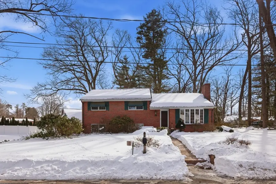 105 Edgewater Rd, Agawam, MA 01001 - Image #2