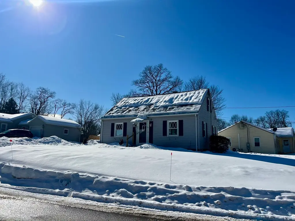112 W Canton Cir, Springfield, MA 01104 - Image #1
