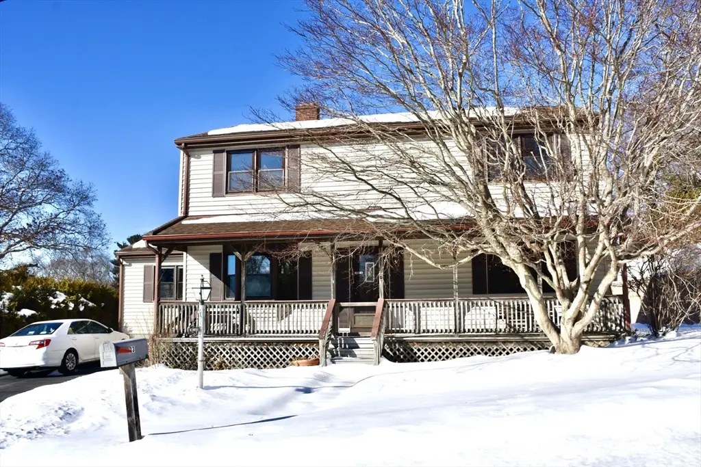 23 Oliveira Ave, Acushnet, MA 02743 - #1