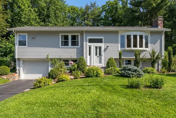 19 Rolling Ln, Framingham, MA 01701