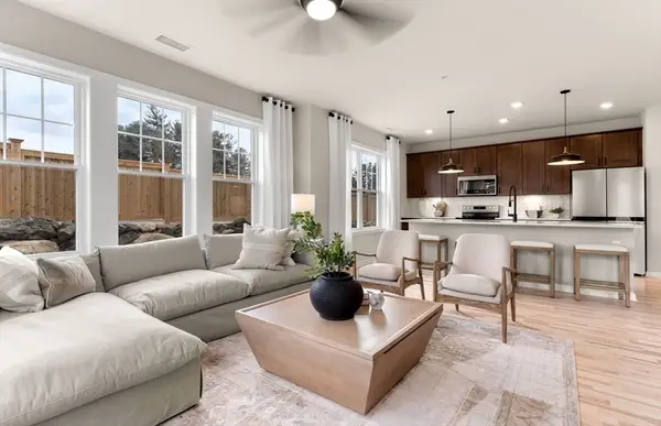 5 Peters Farm Way #206, Westborough, MA 01581