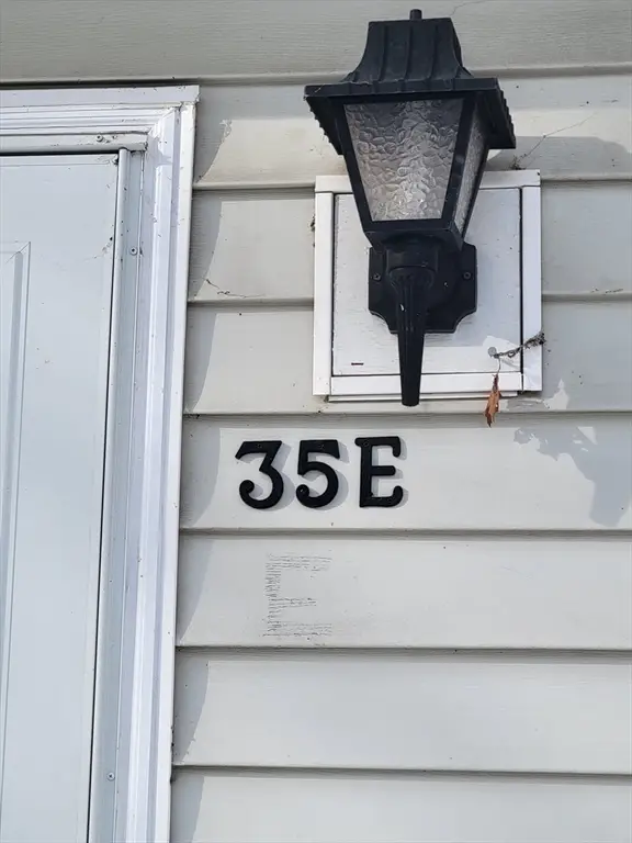 35 Genessee St #E, Worcester, MA 01603 - Image #2