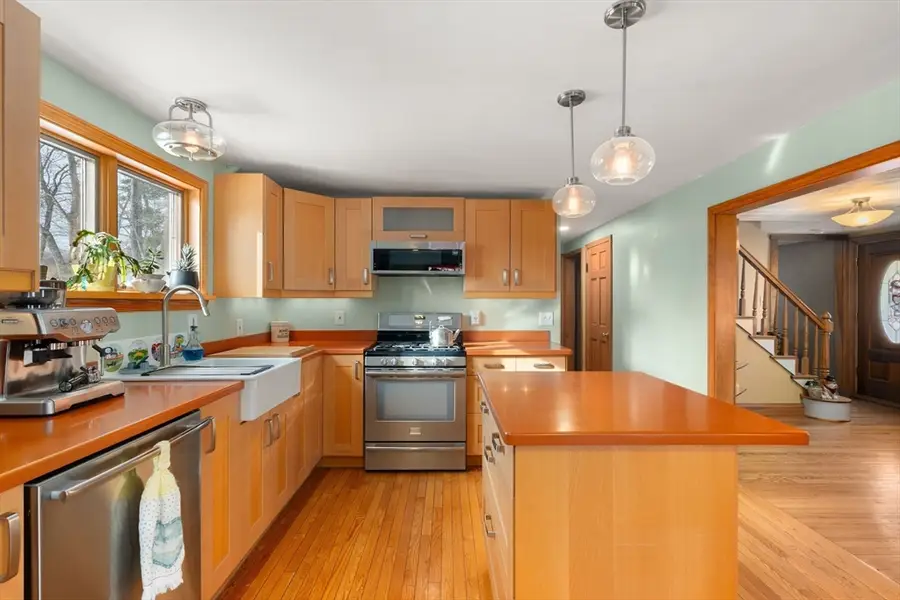 187 Laurel St, Melrose, MA 02176 - #3