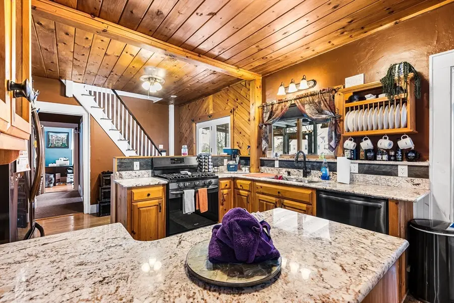 98 Pleasant St, Ayer, MA 01432 - #3