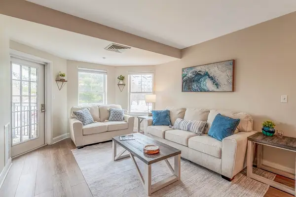 10 Seaport Dr #2213, Quincy, MA 02171