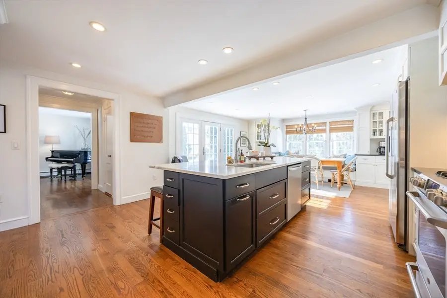 5 Wilde Rd, Wellesley, MA 02481 - Image #2