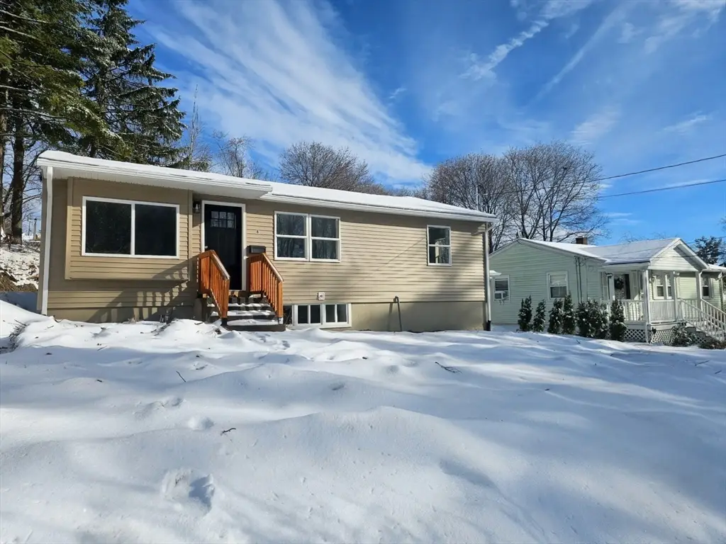 8 Sussex Ln, Worcester, MA 01602 - #1