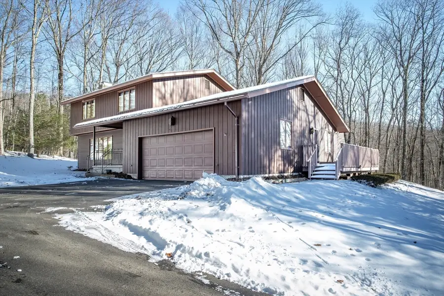 49 Glasgow Dr, Russell, MA 01071 - #2