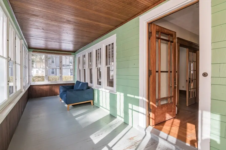 2 Oak St, Easthampton, MA 01027 - #3