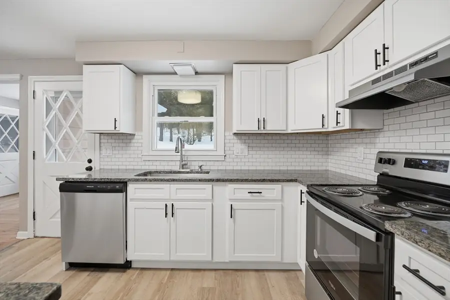 69 E Palmer Park Dr, Palmer, MA 01069 - #2