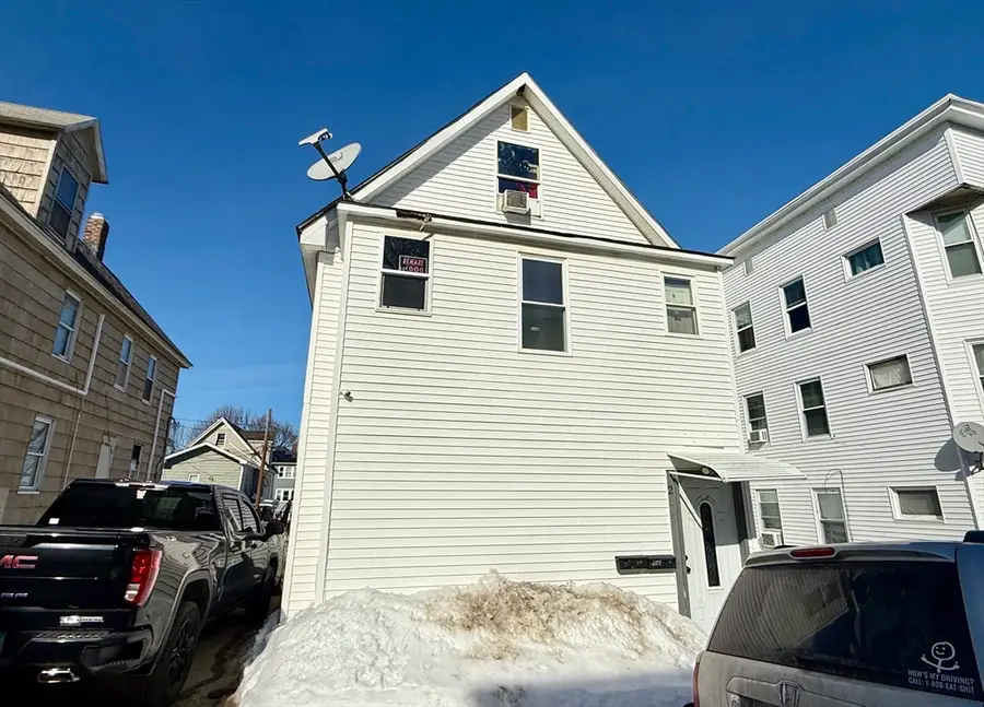21 Mott St, Worcester, MA 01604 - #3