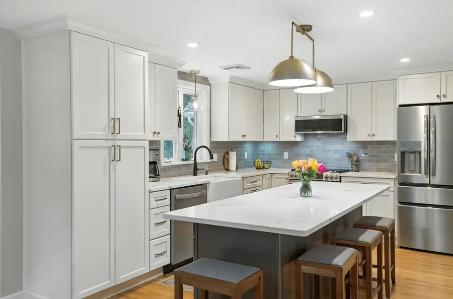 1 Glenridge Dr, Bedford, MA 01730 - #3