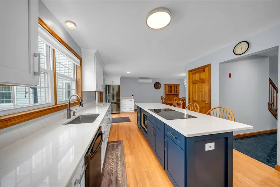 11 Longwood Dr, Lunenburg, MA 01462 - #2