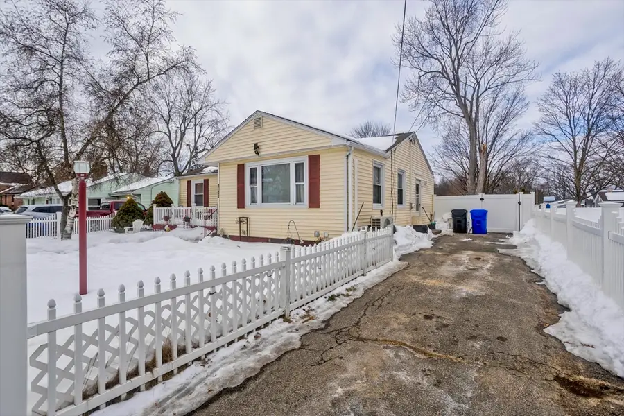 1730 Carew St, Springfield, MA 01104 - #3