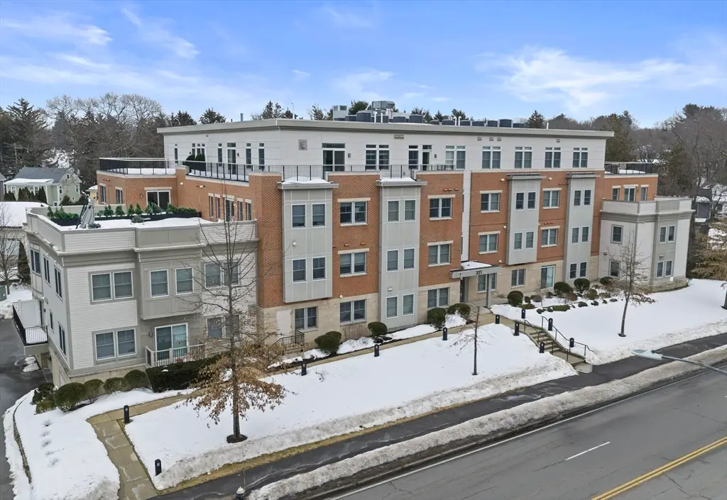 321 Hammond Pond Pkwy #105, Chestnut Hill, MA 02467 - #1