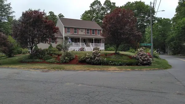 2 Shelter Ridge, Leicester, MA 01524