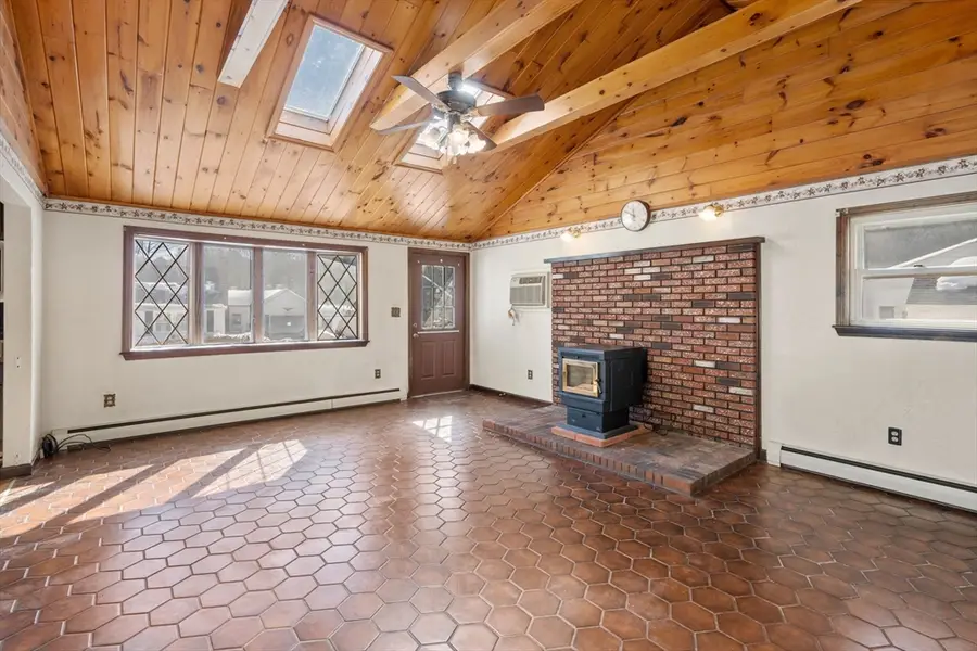 16 Amherst St, North Grafton, MA 01536 - #3