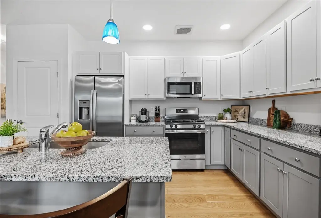 1 Mariners Way #204, Plymouth, MA 02360 - #1