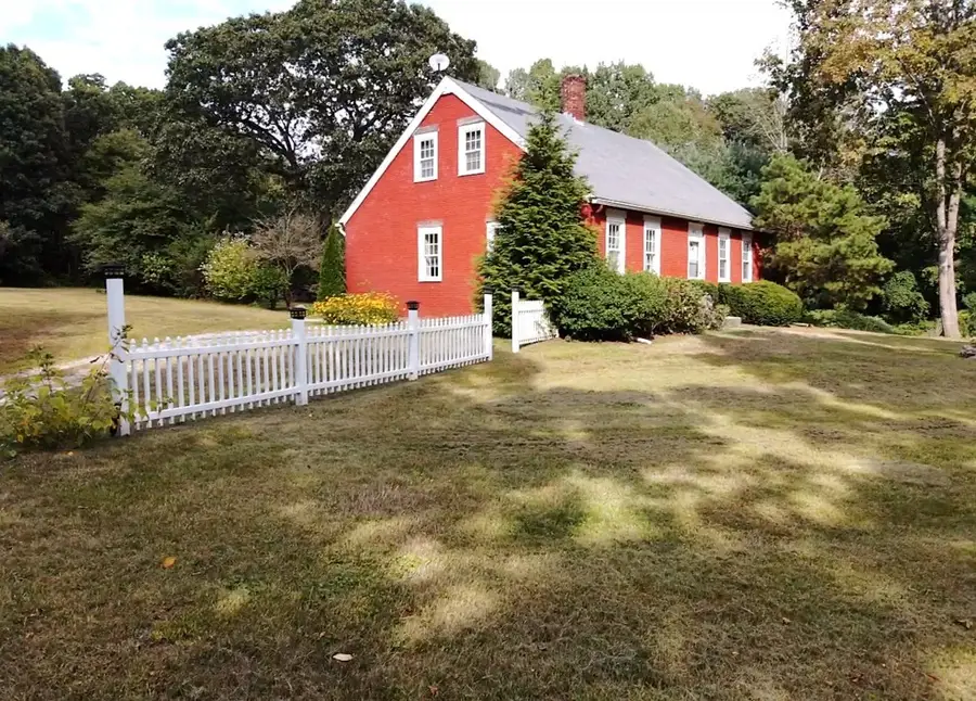 342 Chestnut St, Uxbridge, MA 01569 - #2