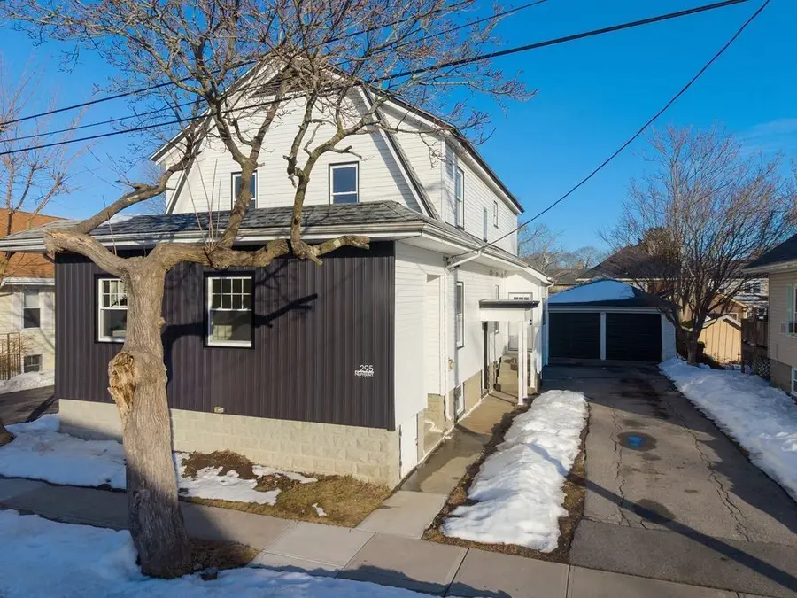 295 Newbury St, Fall River, MA 02720 - #2