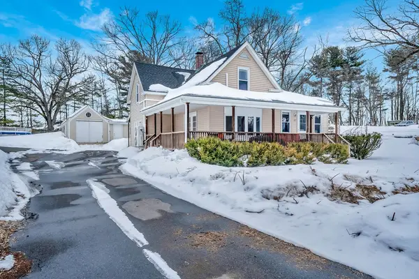 27 Tyng Rd, Tyngsborough, MA 01879