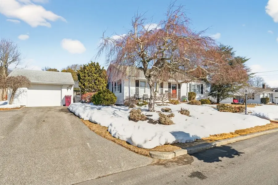 27 Meadow Ln, Acushnet, MA 02743 - #2