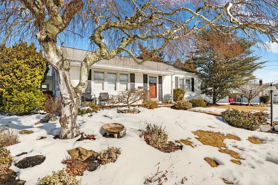 27 Meadow Ln, Acushnet, MA 02743 - #3