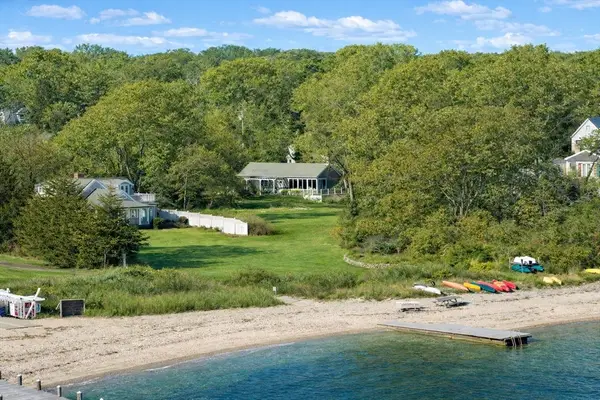 16 Frog Hollow, Tisbury, MA 02557
