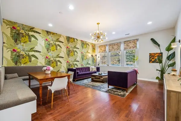 60 Glen Rd #108, Brookline, MA 02445