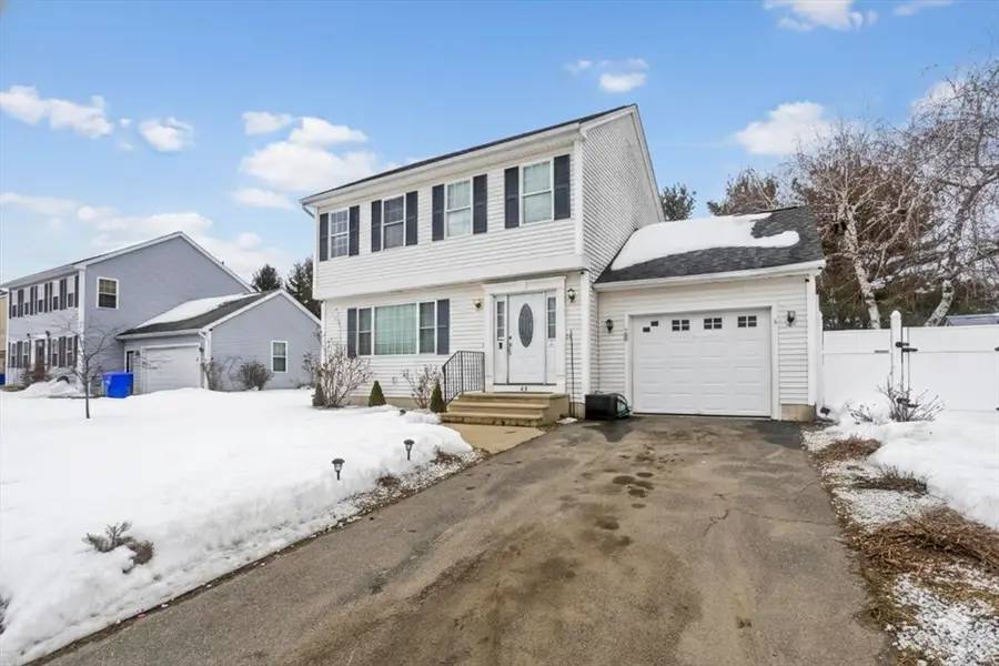 44 Naismith St, Springfield, MA 01104 - #3