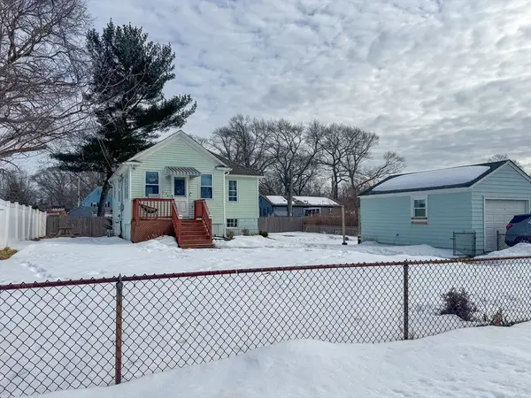 28 Burgess Dr, Warwick, RI 02886