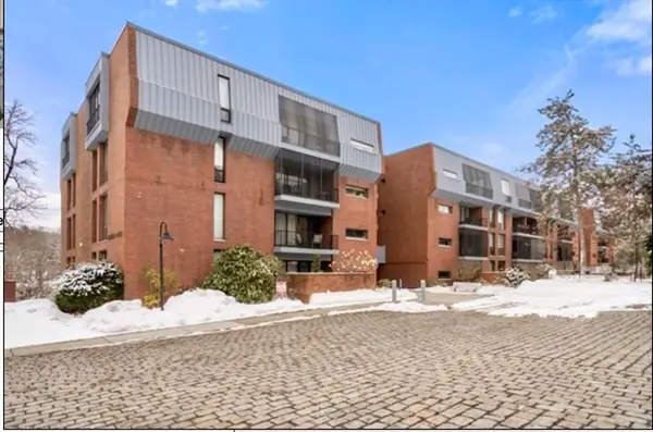 85 Grove St #203, Wellesley, MA 02482