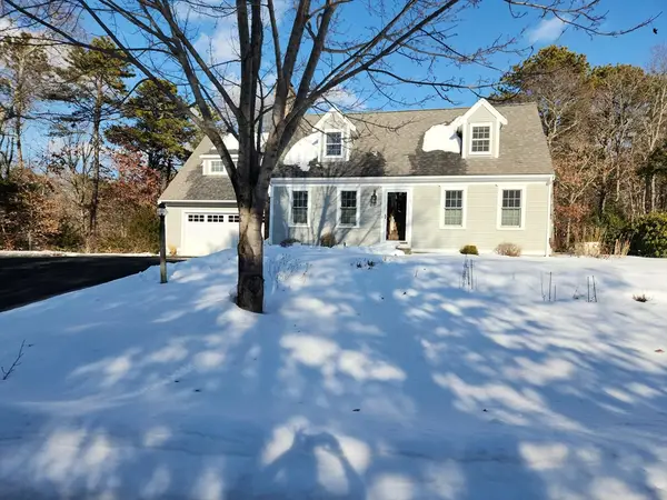 52 Old Colony Dr, Mashpee, MA 02649