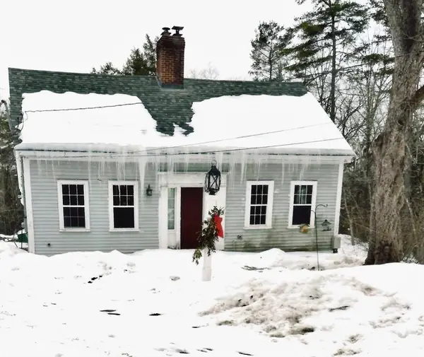 36 Healdville Rd, Hubbardston, MA 01452