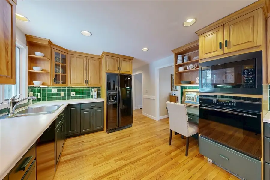 57 Colonial Rd, Medfield, MA 02052 - #3