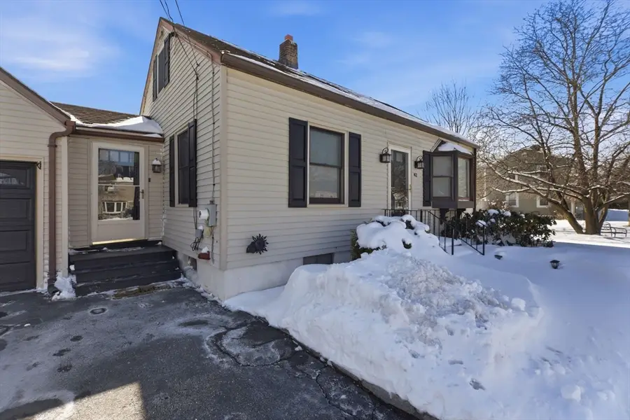 42 Anthony St, Agawam, MA 01001 - #3