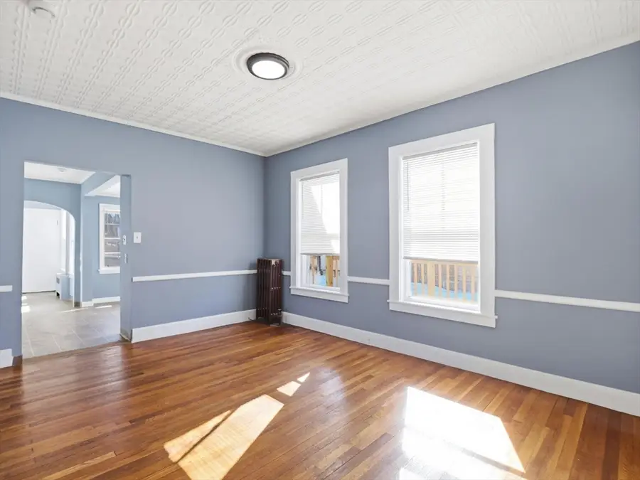 74 Carlisle St, Lowell, MA 01852 - #3