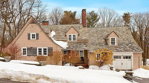 47 Bond St, Fitchburg, MA 01420