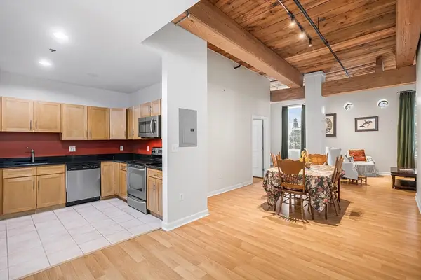 52 Lawrence Dr #M206, Lowell, MA 01854