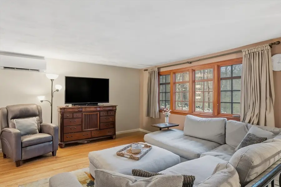 122 Forest St, North Andover, MA 01845 - #3