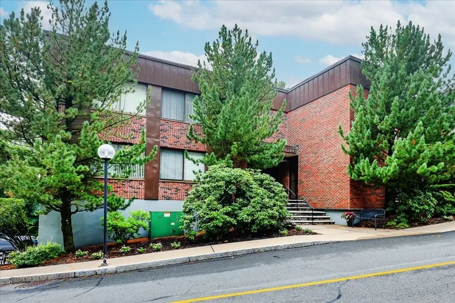 1004 Paradise Rd #1L, Swampscott, MA 01907 - #3