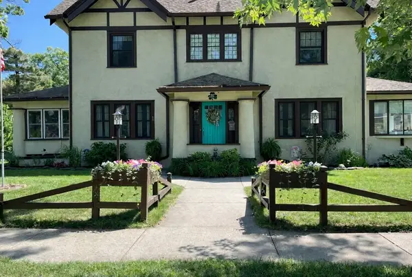 55 Fernleaf Ave, Longmeadow, MA 01106