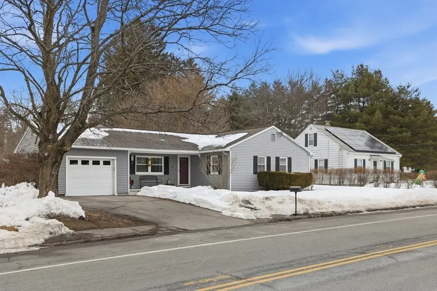 37 Sterling St, Lancaster, MA 01523 - #3