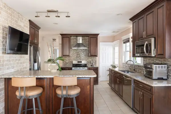 305 Webster St. #2, Newton, MA 02466