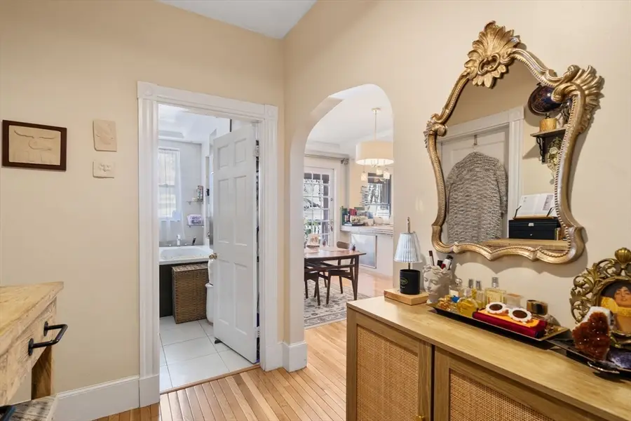 33 Westbourne Ter #4, Brookline, MA 02446 - #3